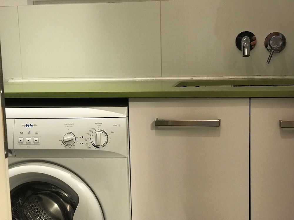 2Rooms Perfect Location 1Min to Beach