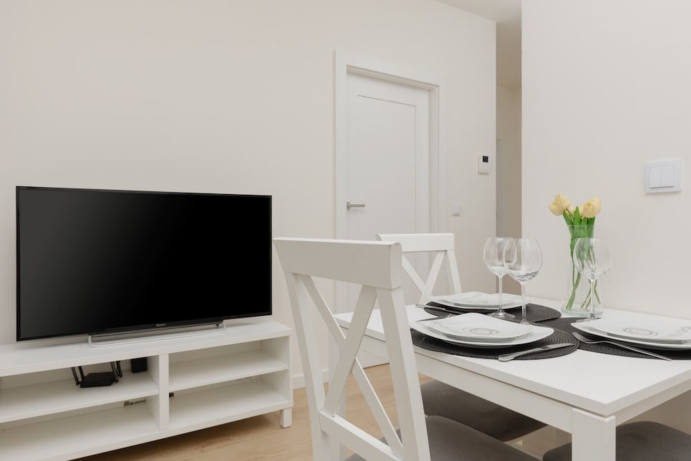 Lopianowa Apartment Warsaw by Renters view 3