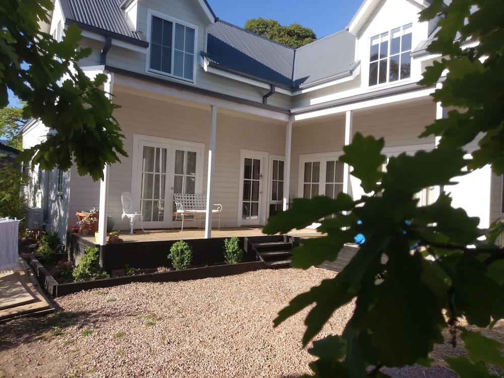 Hotel Malley House - Image 1