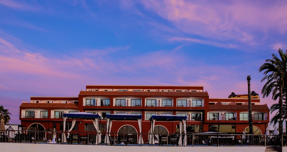 Hotel La Posada Hotel & Beach Club