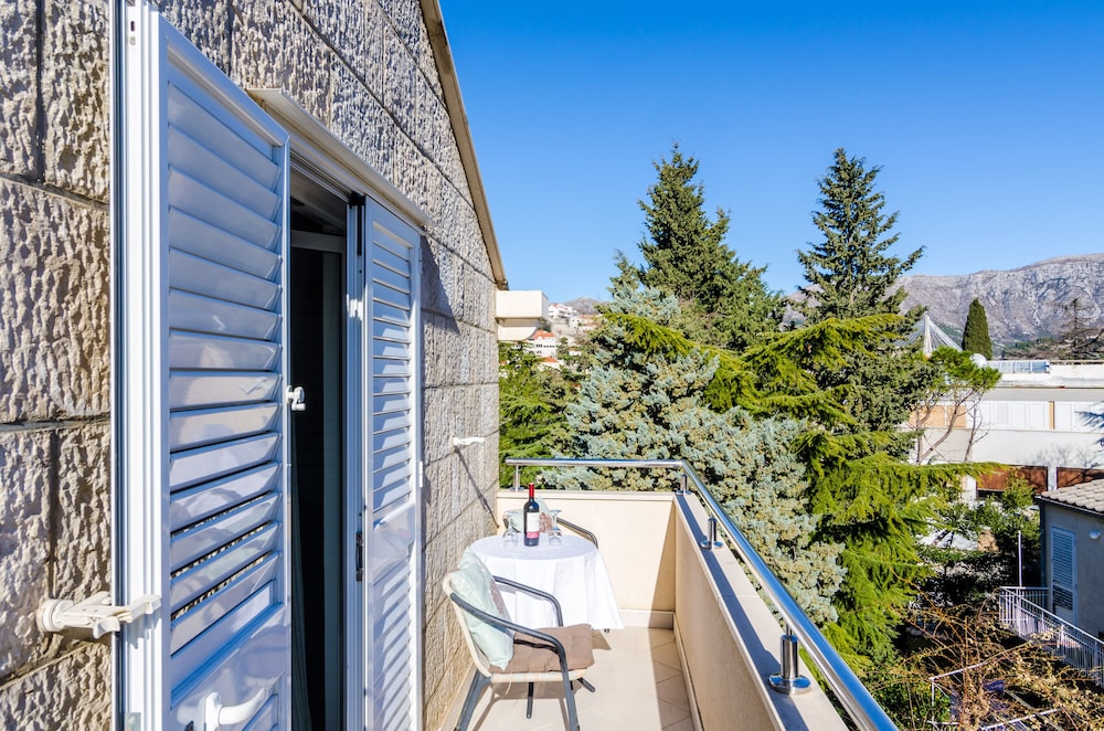 Cozy Duplex Apartment A2, in a Stone Built House, Sunset Beach Near Dubrovnik