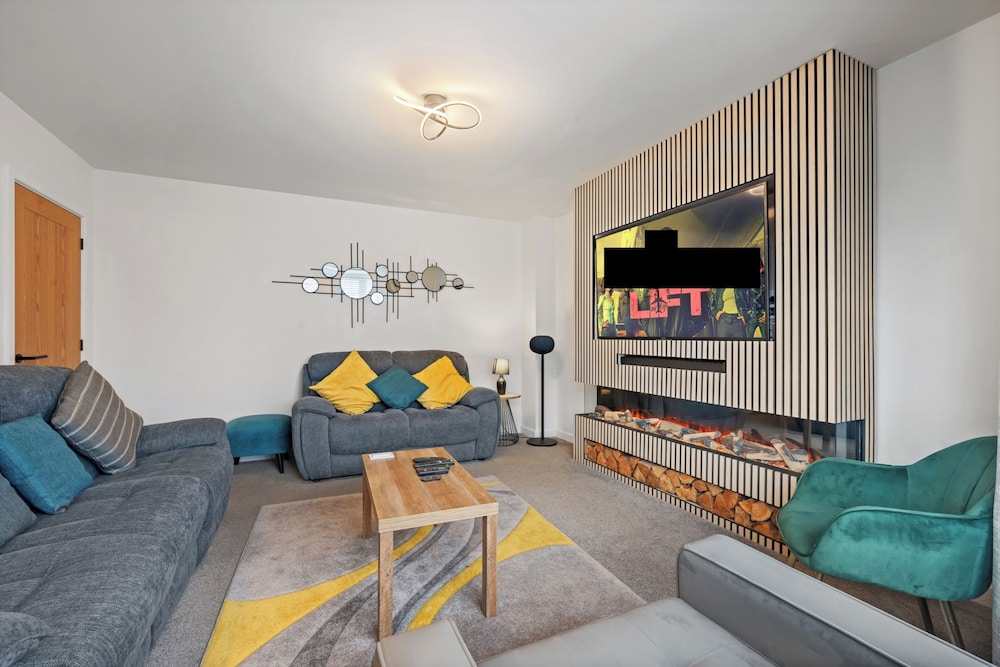 3 Bed Detached House - Sky Tv - Garden - Pets