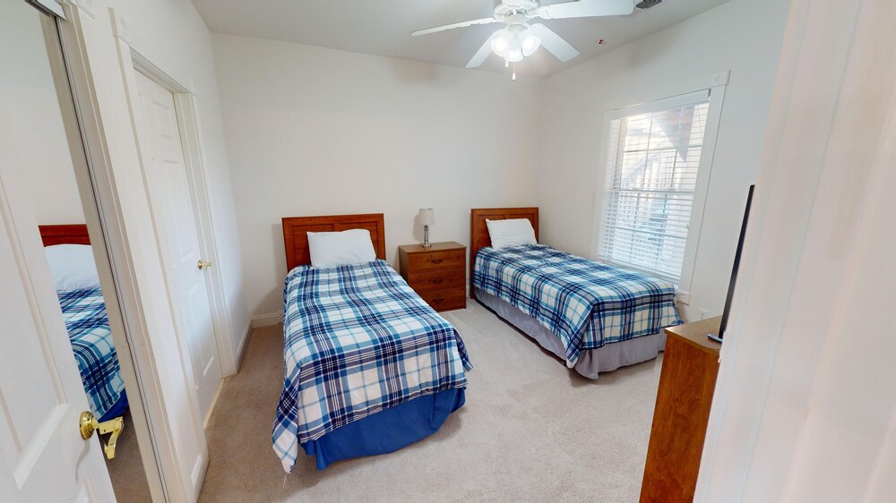 Magnolia Pointe Luster Leaf 4869-301 3 Bedroom Condo
