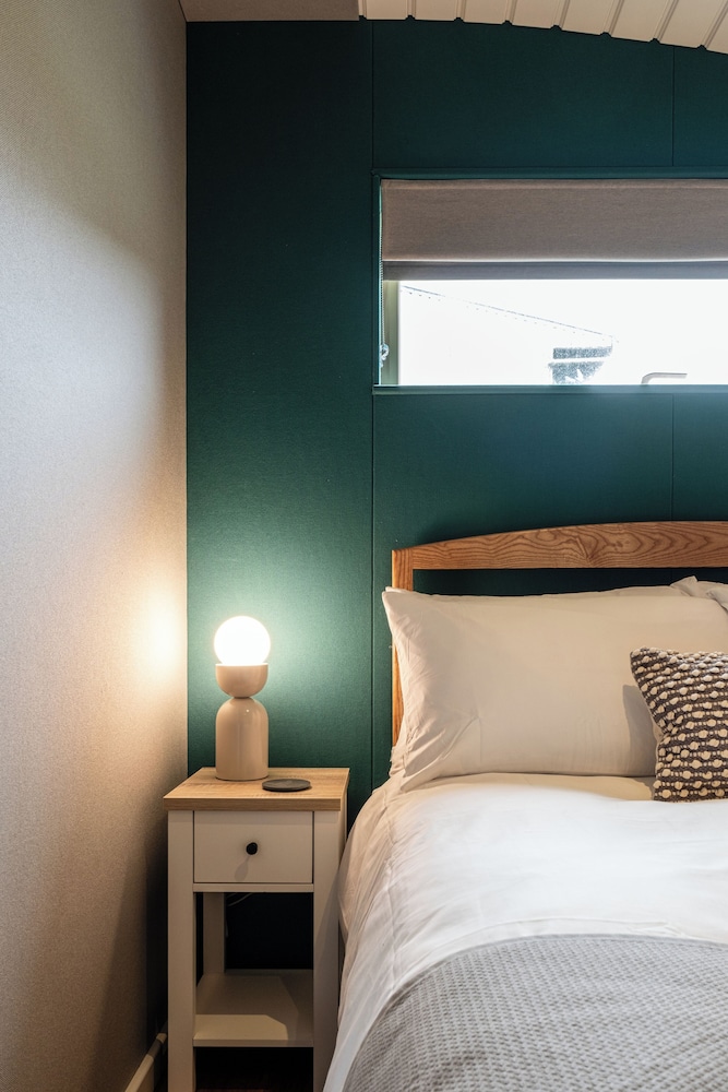 Sustainable 2BD Pod on Old Chalford Farm