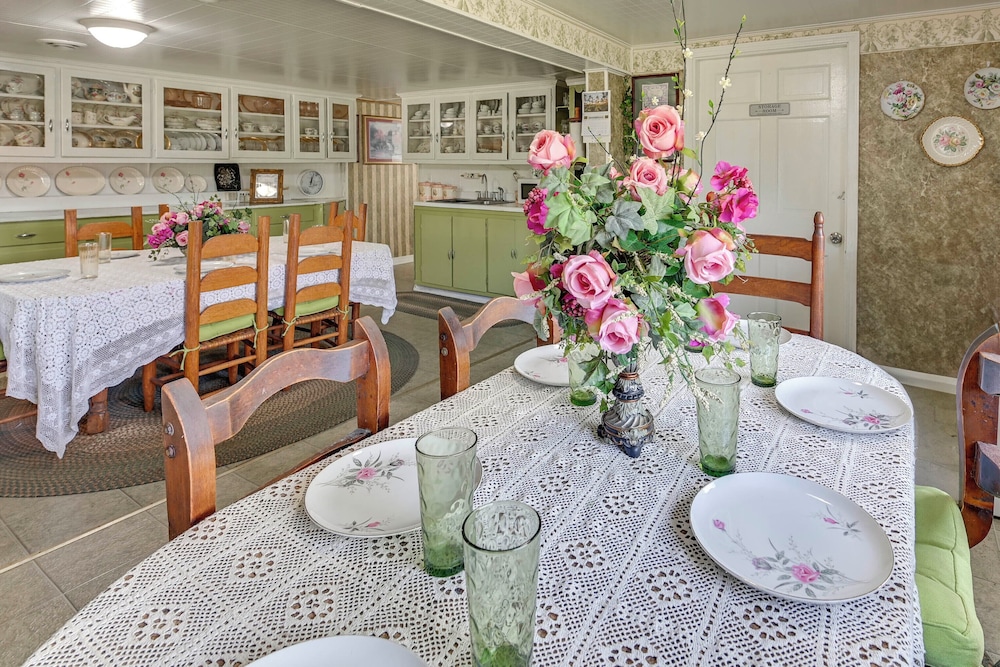 Hike & Fish: Rustic, Timeless Mckee Home w/ Yard