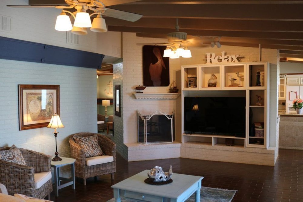 Pelican Bay Resort