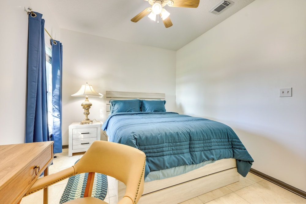 7 Mi to Dtwn Jacksonville: Riverfront Home w/ Deck
