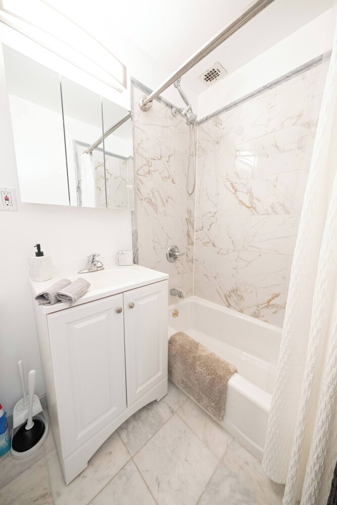Stylish One Bedroom Apt on UES