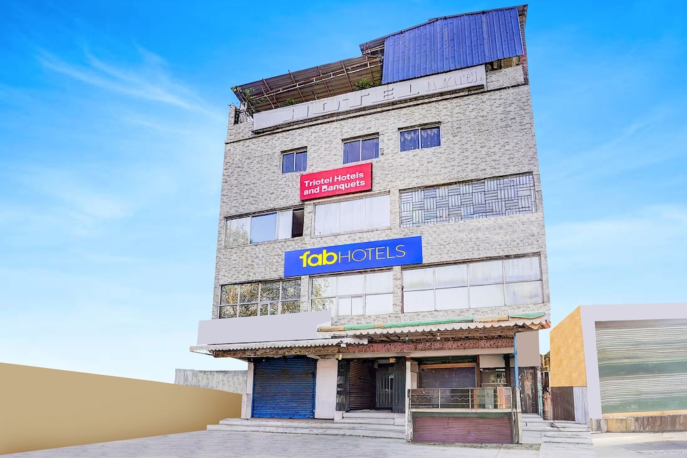 Fabhotel Triotel Inn