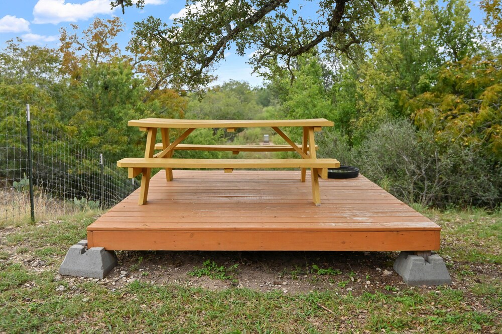 Outlaw Love 1 Bedroom Cabin by Redawning view 3
