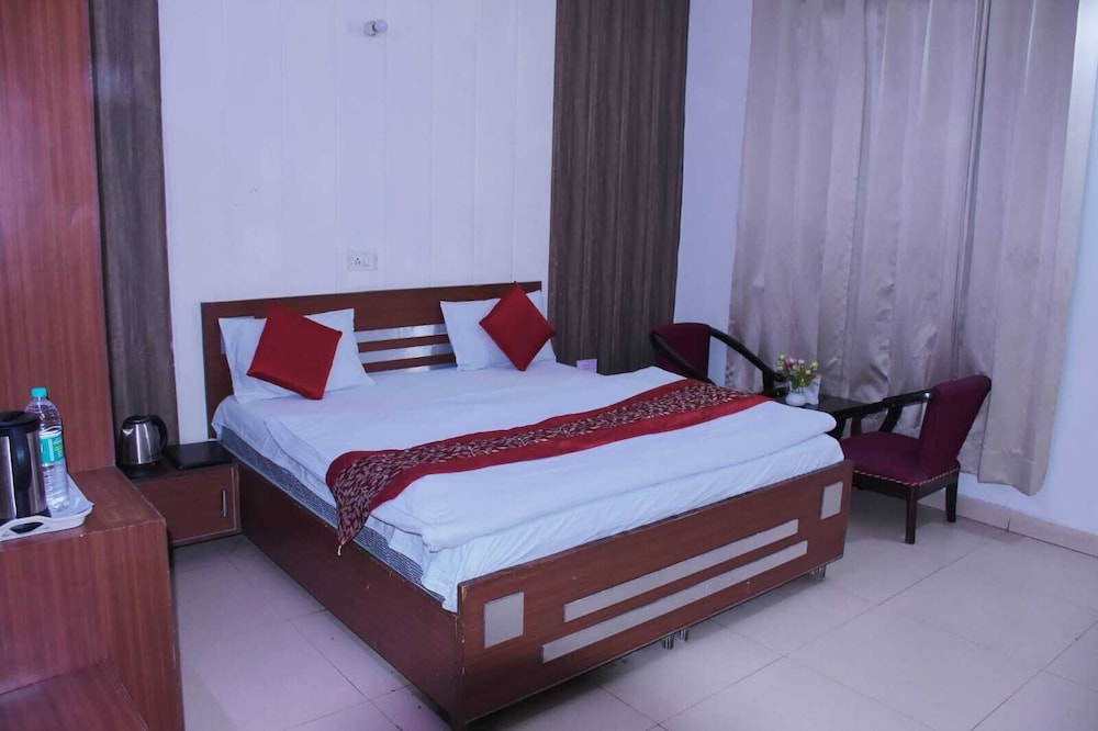 Hotel Rajhans Regency