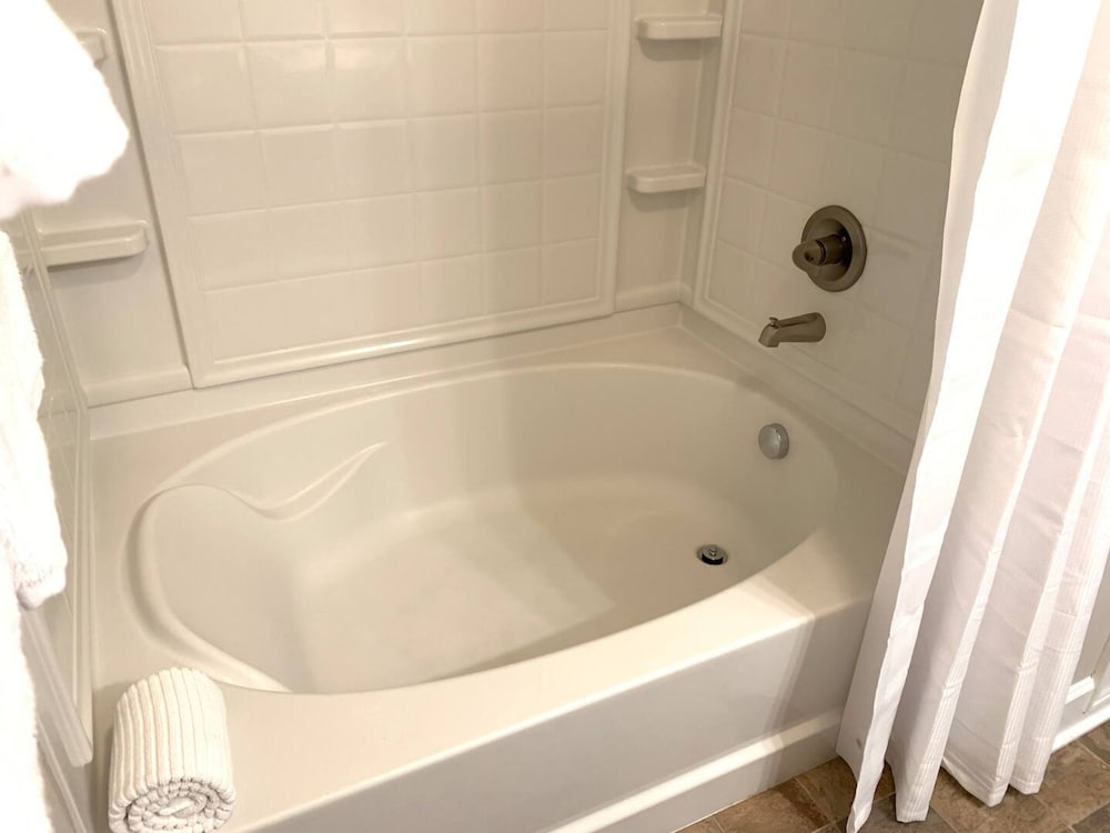 Top Floor Water View King Bed Pool Gym