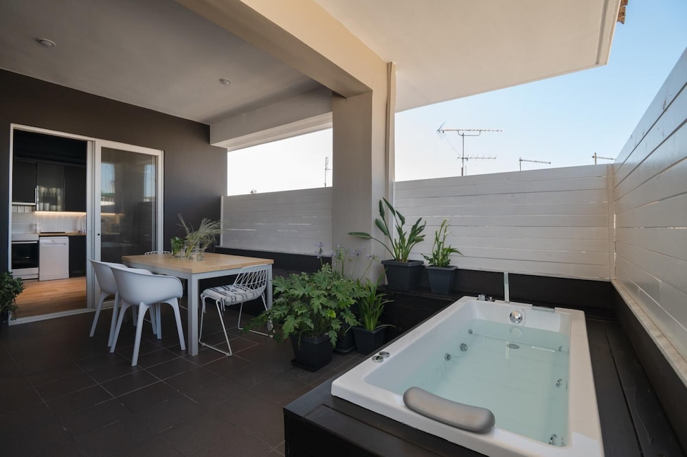 Eclectic City Getaway - Luxury Cozy Haven photo 4