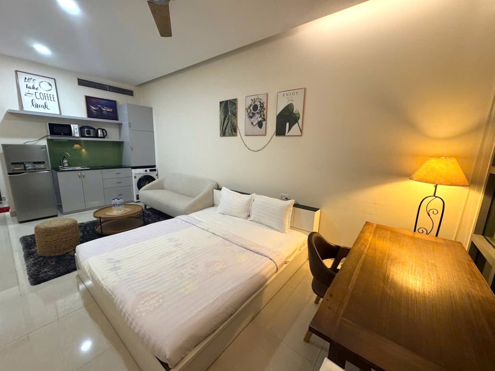 Diamond Suite Golden King