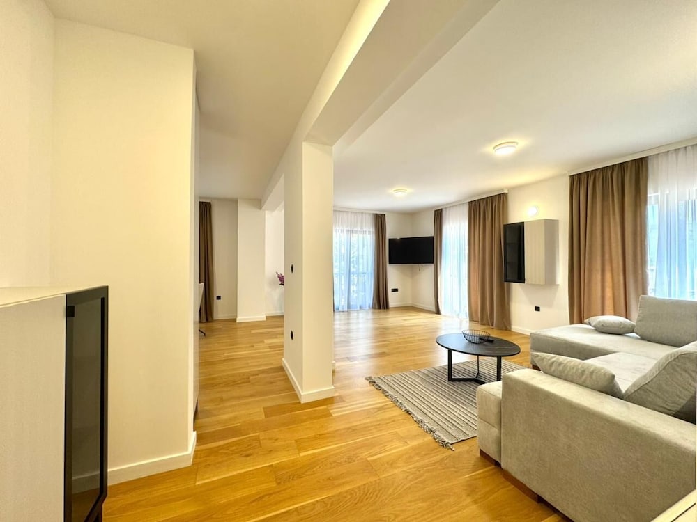 Sunny Bay Apartments