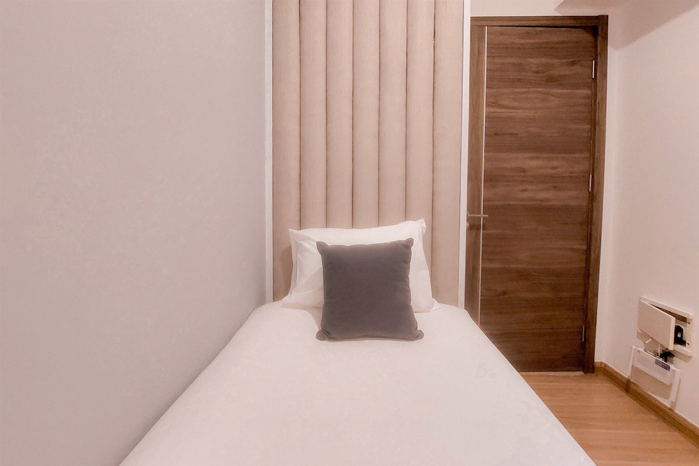 Elegant and Comfort 3BR at Sky House BSD Apartment