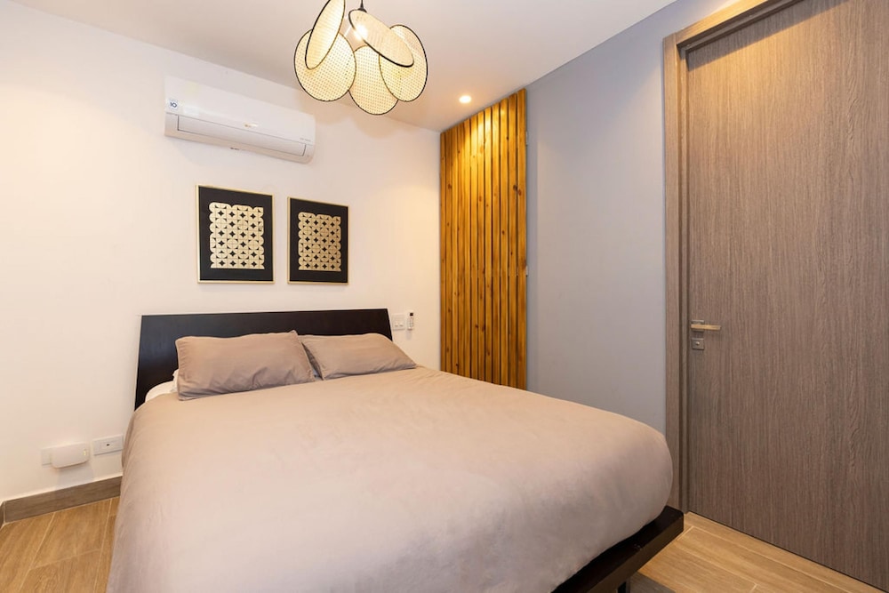 The Urbanart Condo by Acomodo