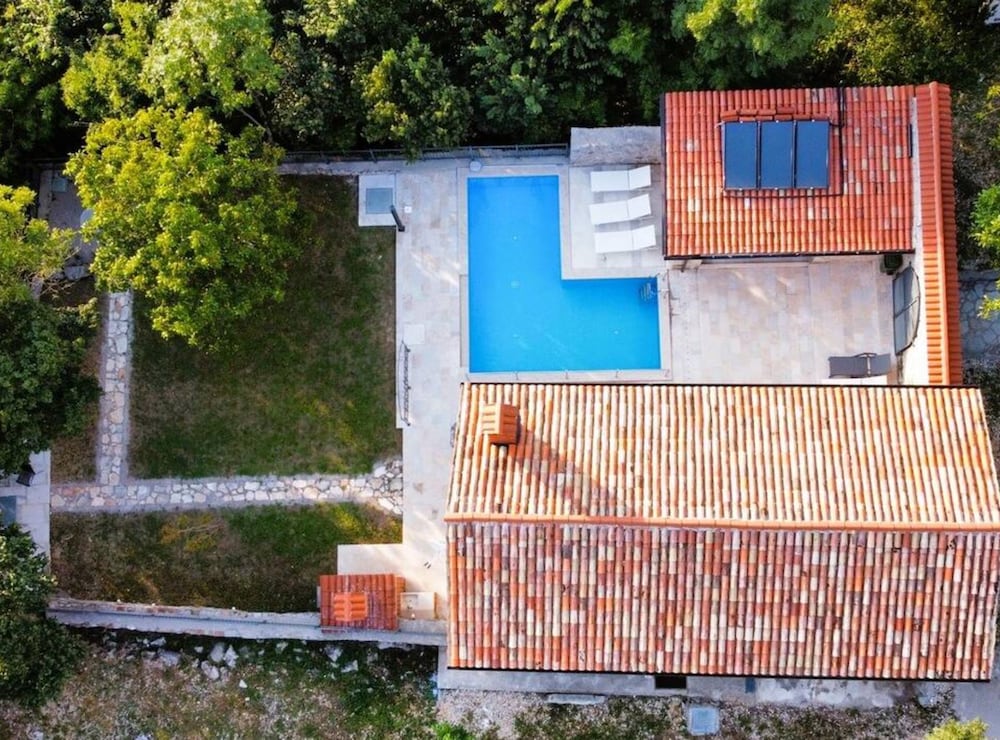 Villa Galant Brgudac - Private Oasis With Pool
