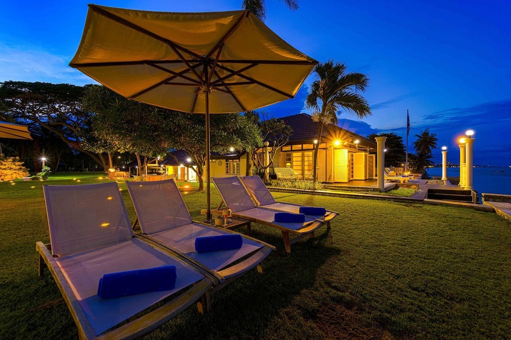 Oceanfront 6 Bedroom Twin Villas OV6