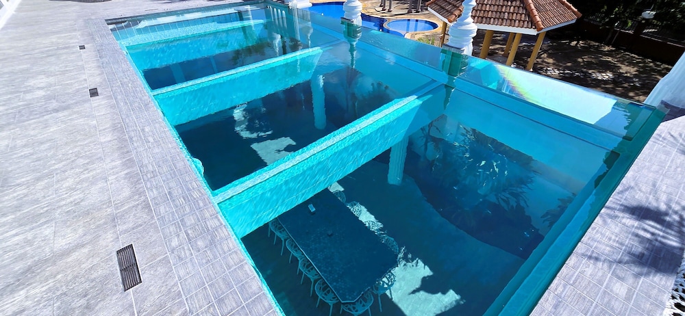 STARLAND Luxury Pool Villa Pattaya 8 Bedrooms