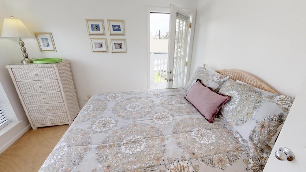 1603 Lovell Avenue Manor by Tybee Vacation Rentals