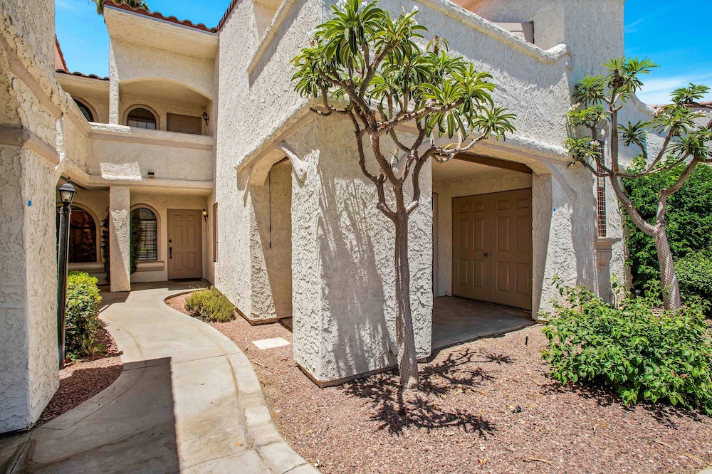 Quaint & Serene in Mesquite CC