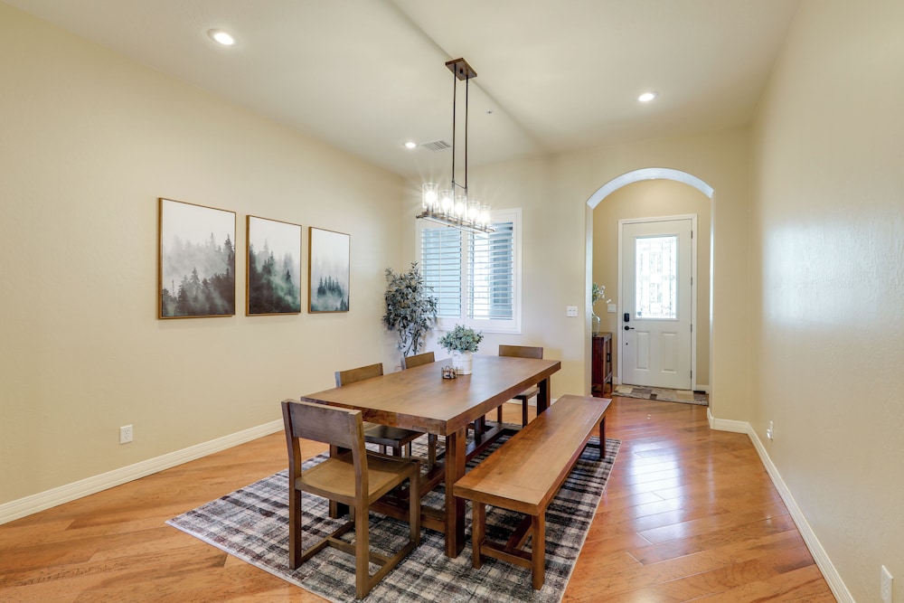Tasteful Flagstaff Townhome w/ 2 Furnished Decks