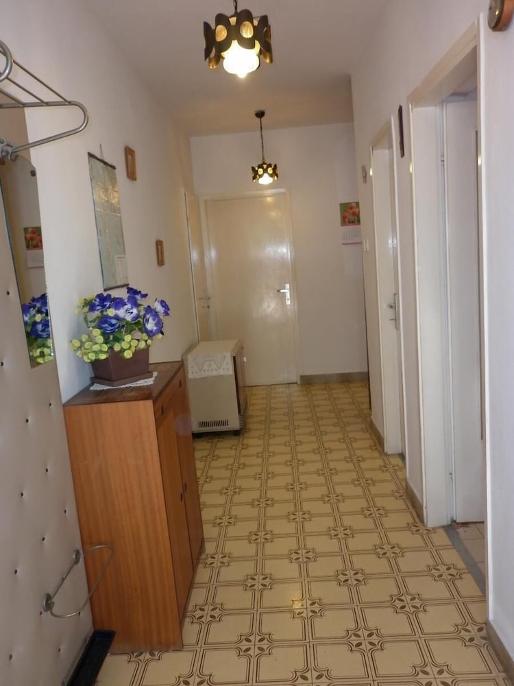 Tonia - Great Location & Afordable - A1 view 5
