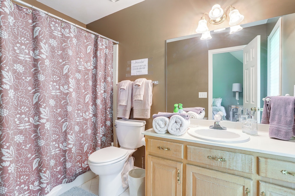 3 Mi to Roswell Riverwalk: Spacious Getaway!