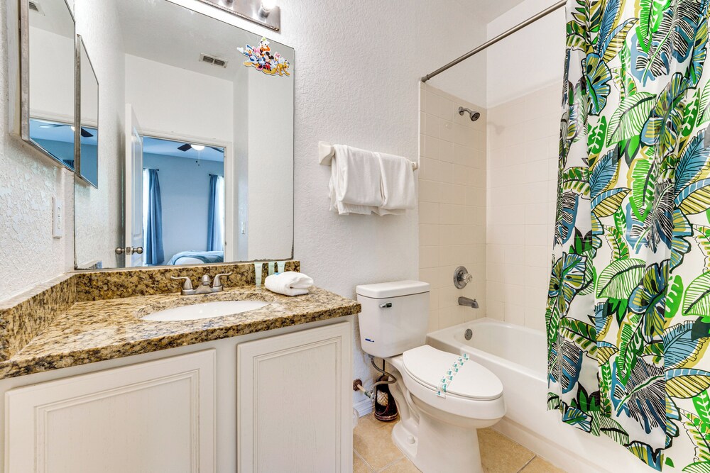 Resort Pool & Arcade: Family Townhome in Davenport