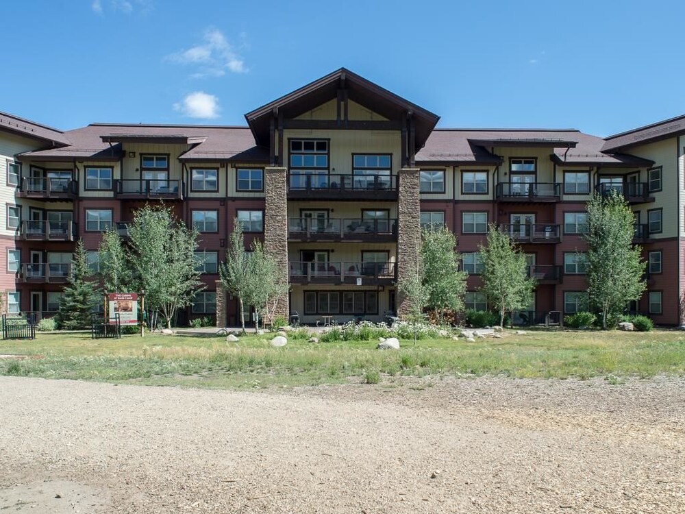 Contemporary Slopeside Condo