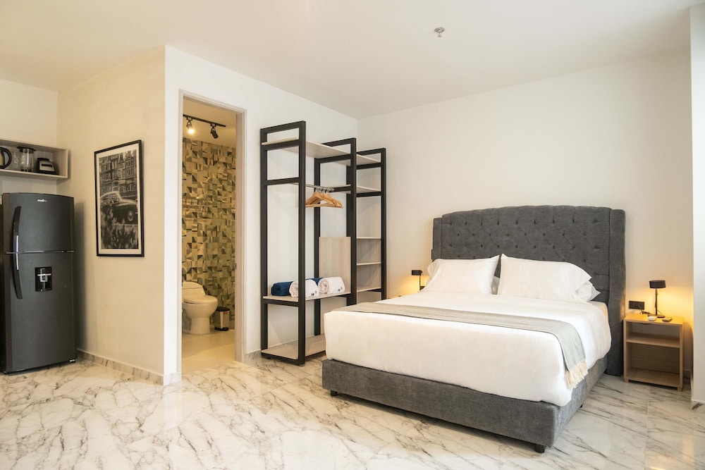 w Lovely 1BR w AC Near Ciudad Amurallada