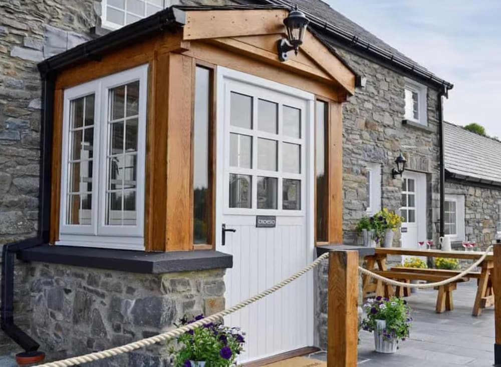 Serene Golygfar Cottage Retreat in Ystrad Meurig
