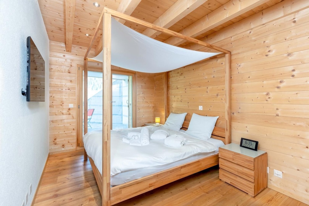 Crystal de Neige Luxury Chalet Spa & Jacuzzi