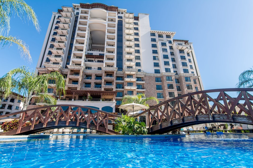 Hotel Crocs Resort & Casino - Image 1