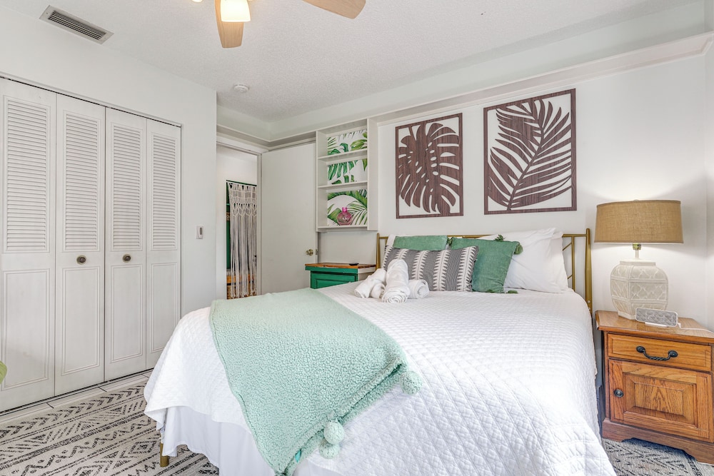 4 Mi to Jensen Beach Park: Family Home w/ Pool!