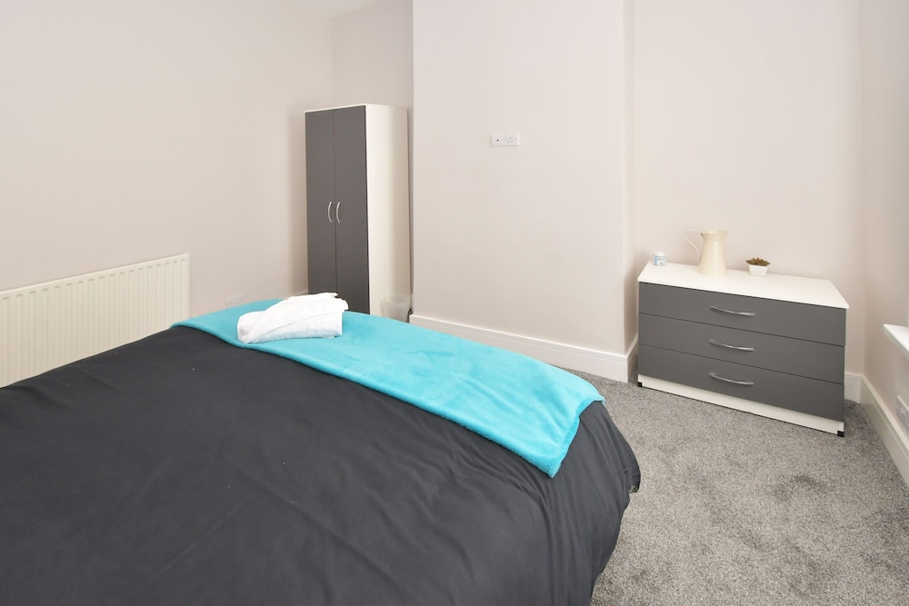 Townhouse @ Neville Street Stoke view 5