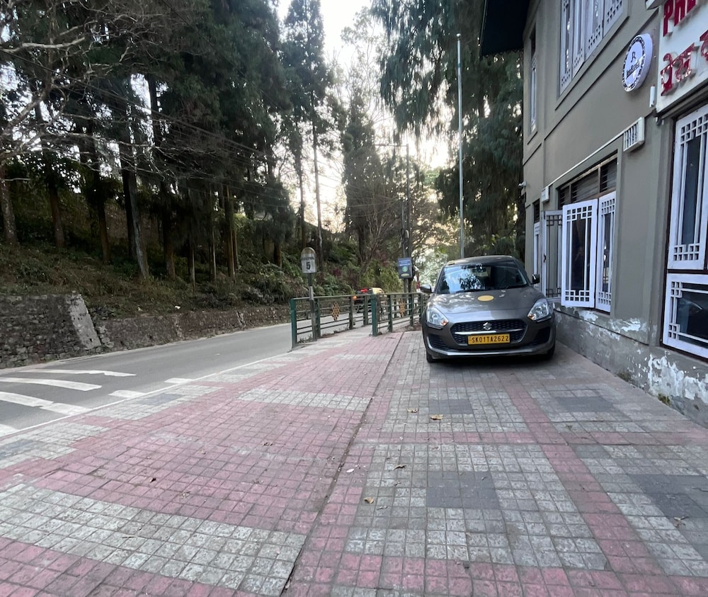 JeeRosh Hotel & Lodge