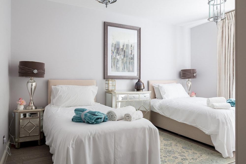 Cromwell Road 2-bed 2-bath Brand new Flat