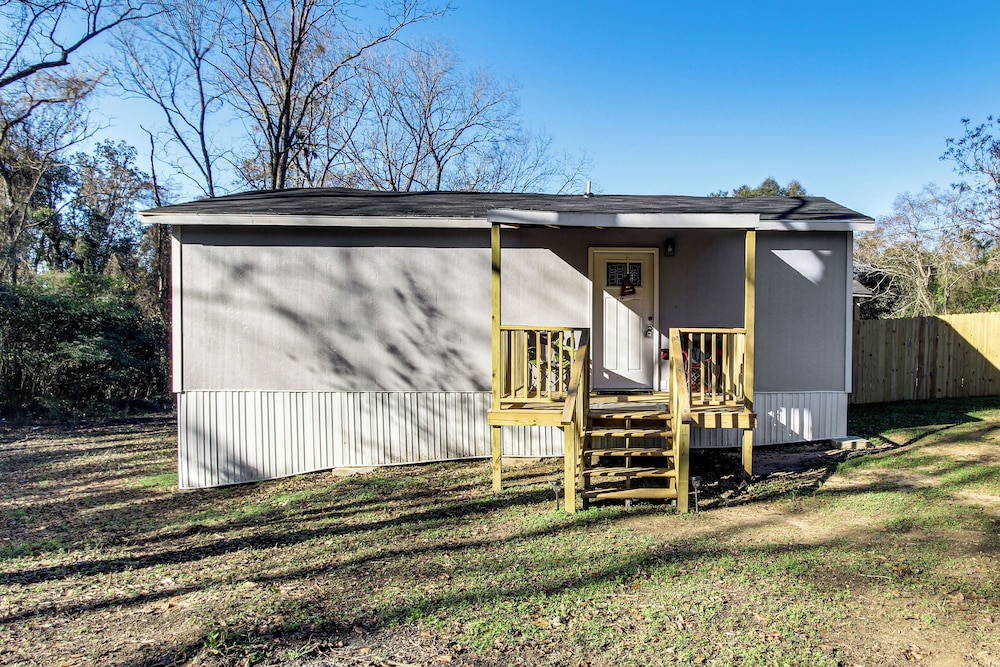 1 Mi to Dtwn Enterprise: Pet-friendly Home w/ Yard