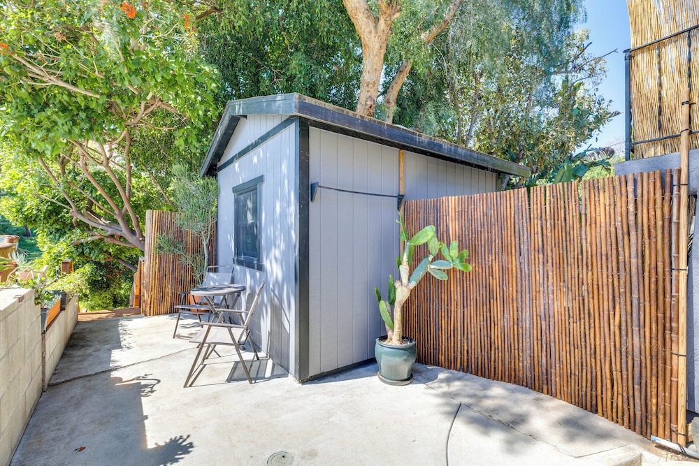 5 Mi to Dtwn Los Angeles: Apt w/ Outdoor Space!
