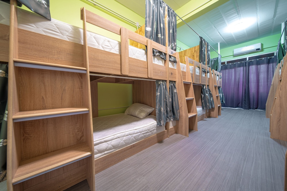 UrbanNest Hostel