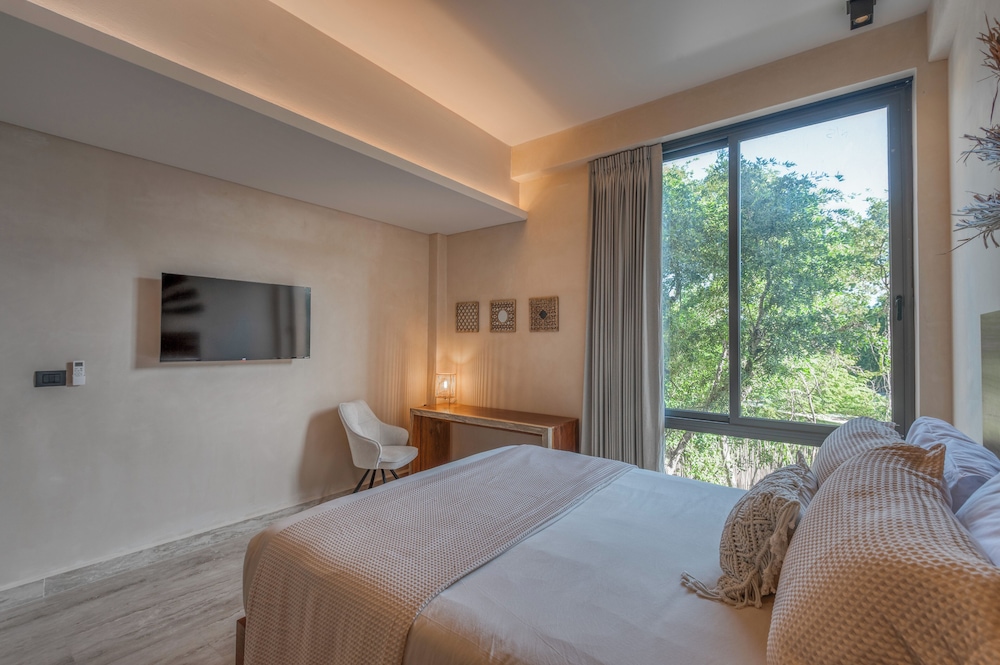 Corasol Modern Apt with Terrace