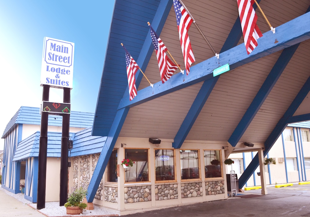 Port Huron Vacations - Main Street Lodge and Suites - Property Image 1