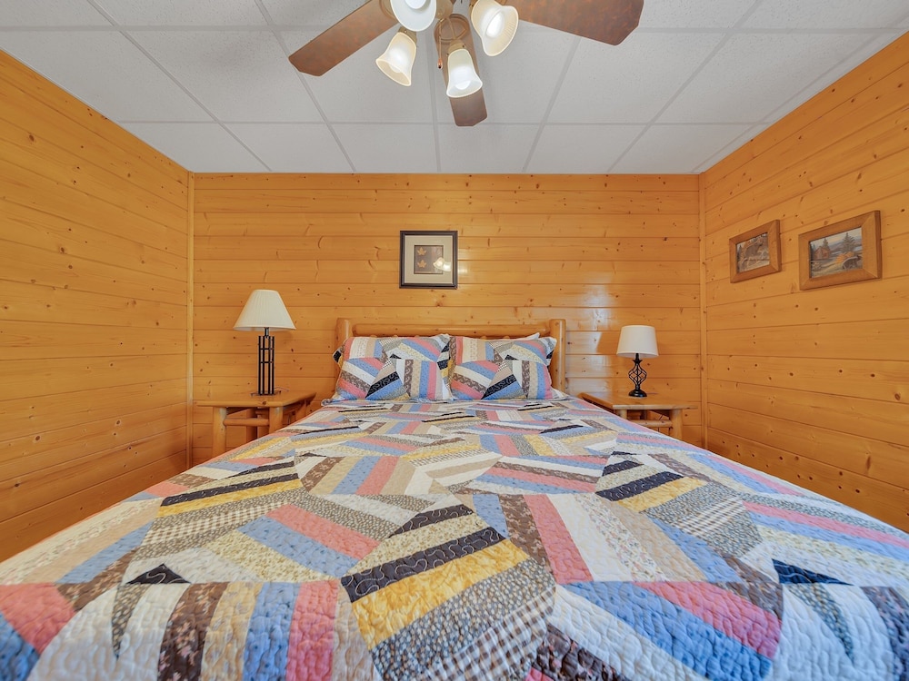 Ern821 - Tranquil Times 5 Bedroom Cabin
