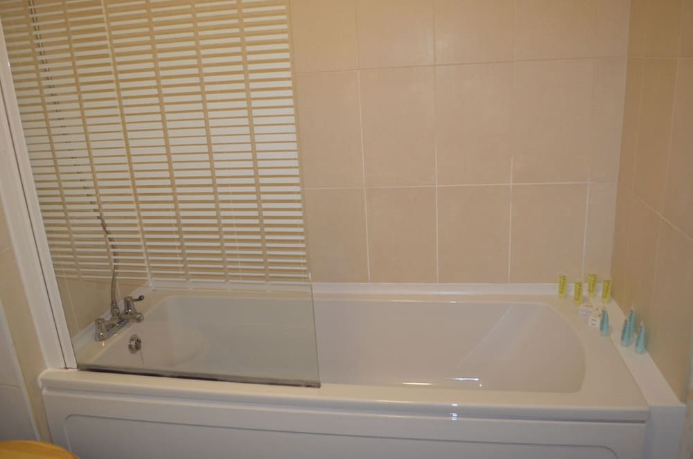 MetroStays - Riverside Apartment