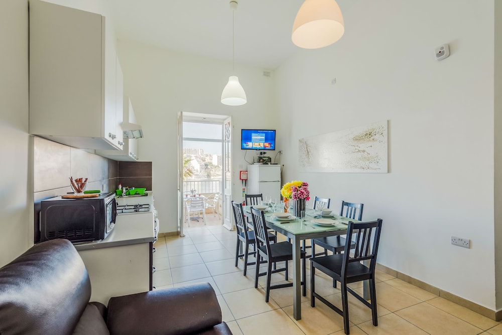Blue Harbour 1 Seafront Holiday 2-bedroom Apartment With Terrace St Pauls Bay photo 5