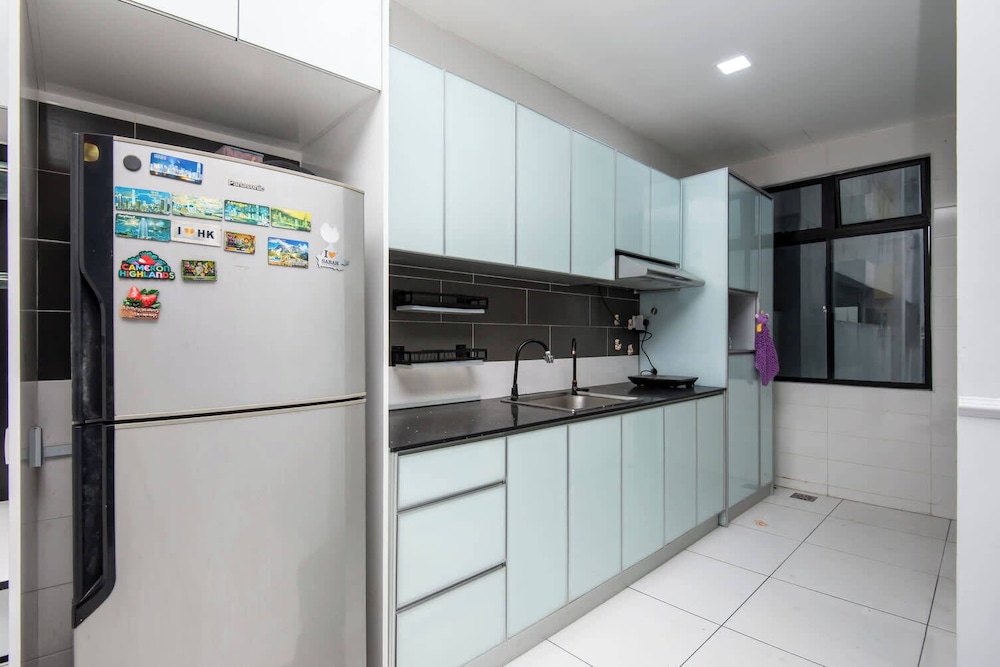 Stylish 4BR Near Paradigm Mall, Pool, Free Parking