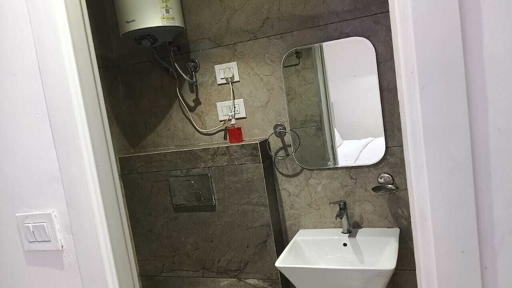 Hotel Red Chilly Adarsh Nagar