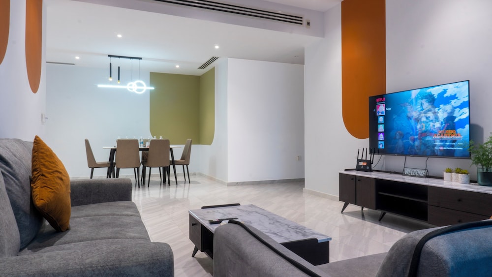 Moonway Luxury Suites At Eaton Residence